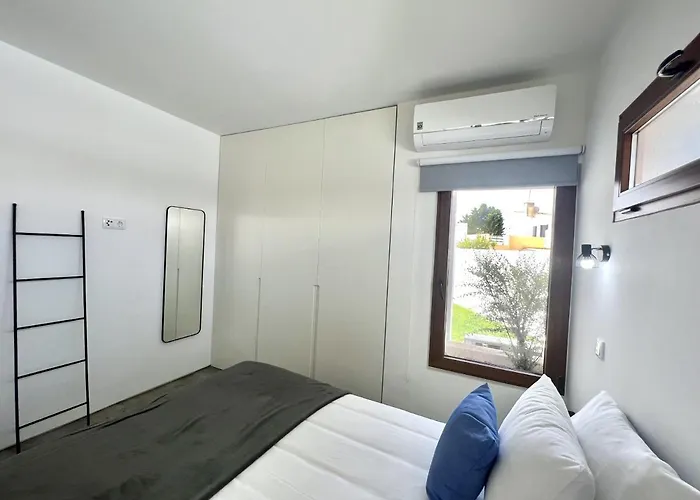 Ruby - Private Pool By Hd *